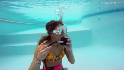 Sexy Blonde's Naughty Underwater Adventure