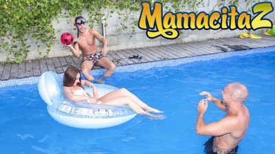 Russians have Threesome Sex by the Pool - MAMACITAZ
