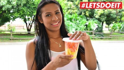 LETSDOEIT - Picked up at the Market Brunette Girl Swallows