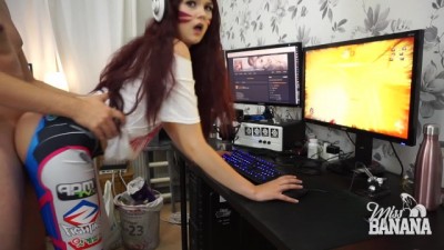 Sexy gamer girl Miss Banana Fucking