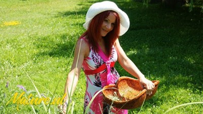 Mılf Woman Gets Creampied in Public by her Neighbor