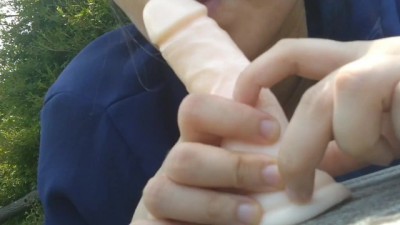 夏の外でディルドフェラ