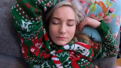 She comes for Christmas to Home