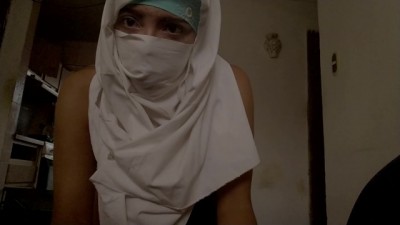 Real Amateur Arab Muslim Wife Stepmom in Hijab Masturbates her Creamy Pussy