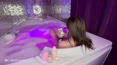 НАШЕЛ НЕПОСЛУШНУЮ ДЕВУШКУ С СЕКС ИГРУШКАМИ