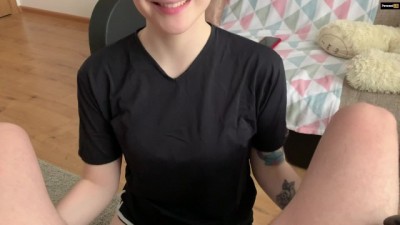 SUCKS AND FACE CUMSHOT