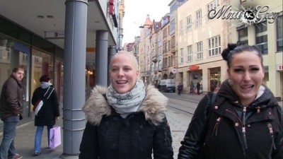 Public sperm walk ! How the people look !