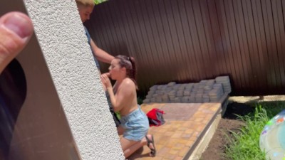 secret blowjob in the backyard with her boyfriend