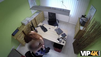 VIP4K: Godere della F**a Rasata per il Piacere Supremo