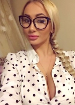 Lara Onyx